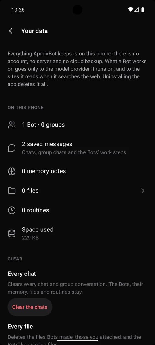 La página Your data: todo lo que guarda ApmixBot está en este móvil, con botones para borrar chats, archivos, memoria o todo